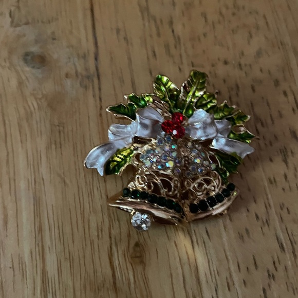 Source Unknown Gold-Tone Bell Brooch with Green Holly and Red Accent - Picture 3 of 4